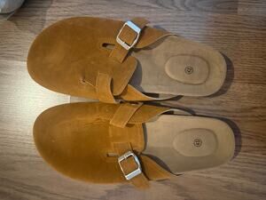 NWOT Cloggs Tan SZ EU 43 Men's 9.5 – 10 Women's 12 – 13